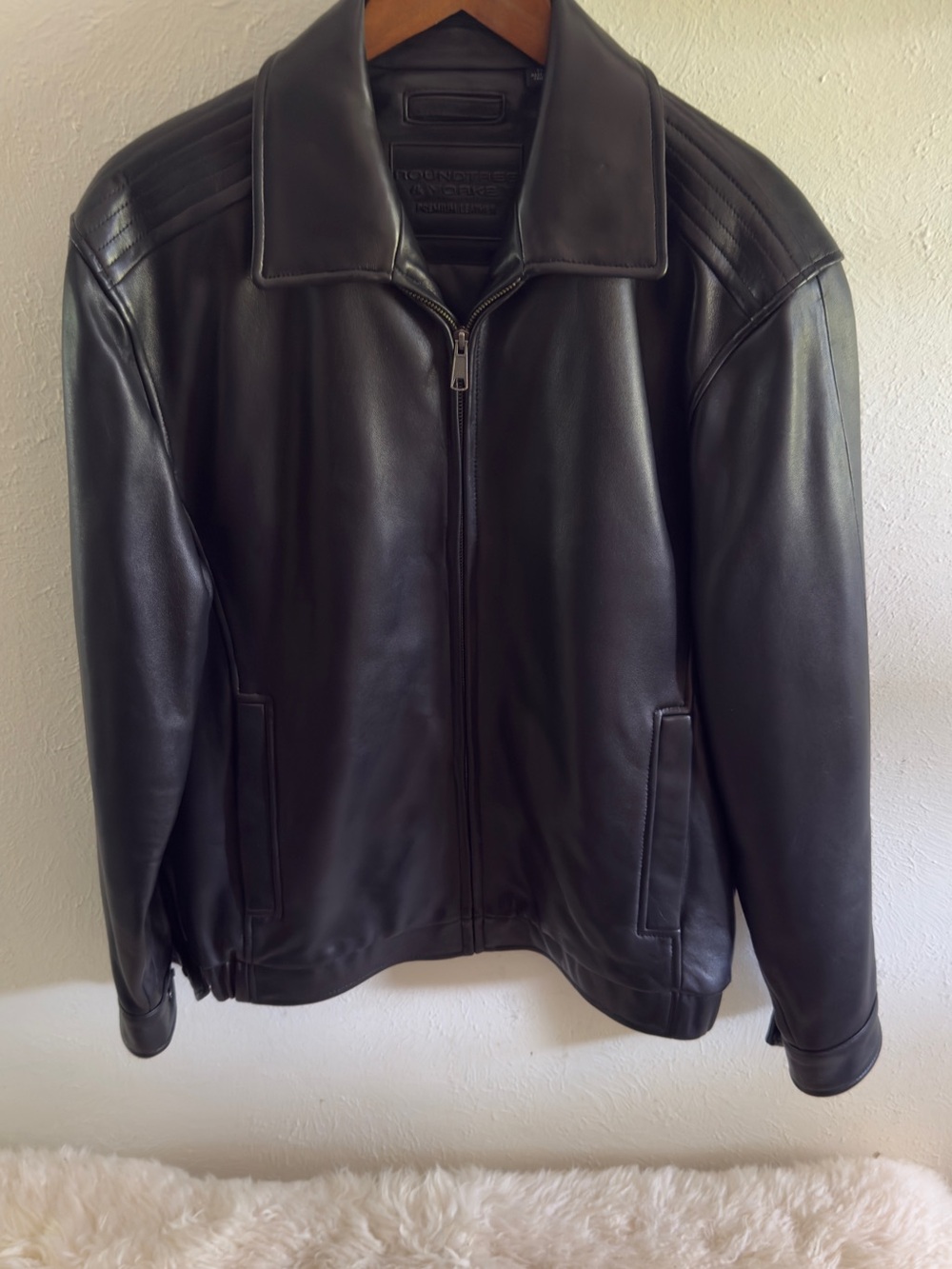 Men's Roundtree and York Black Leather Jacket Medium